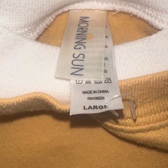 Morning Sun Embroidered Chickadee Floral Heart Sweatshirt – Size L - Picture 5 of 5